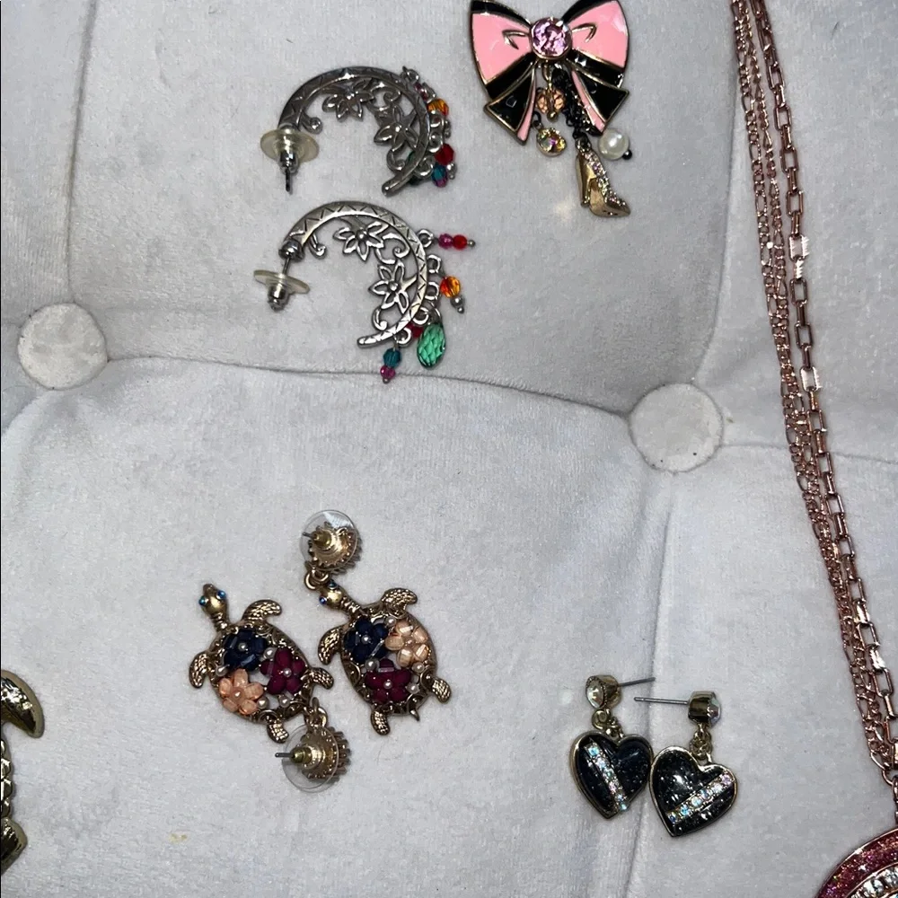 Collection of Jewelry - Picture 9 of 11